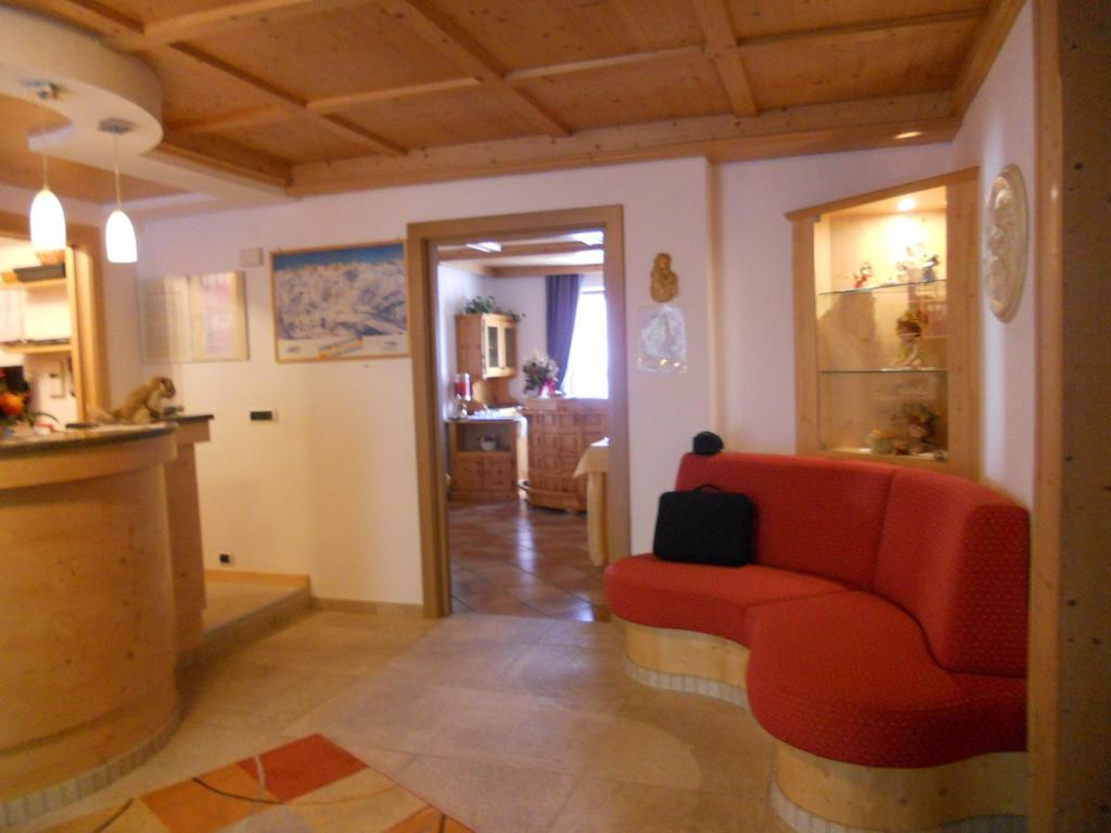 Residence Garni Manuela Cavalese Exteriör bild