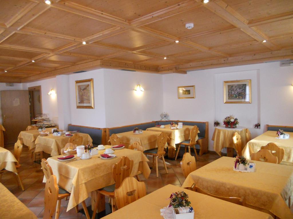 Residence Garni Manuela Cavalese Exteriör bild